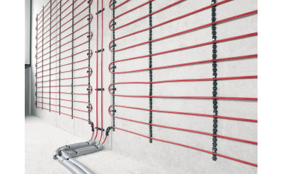 Установка греющих секций на стенах.